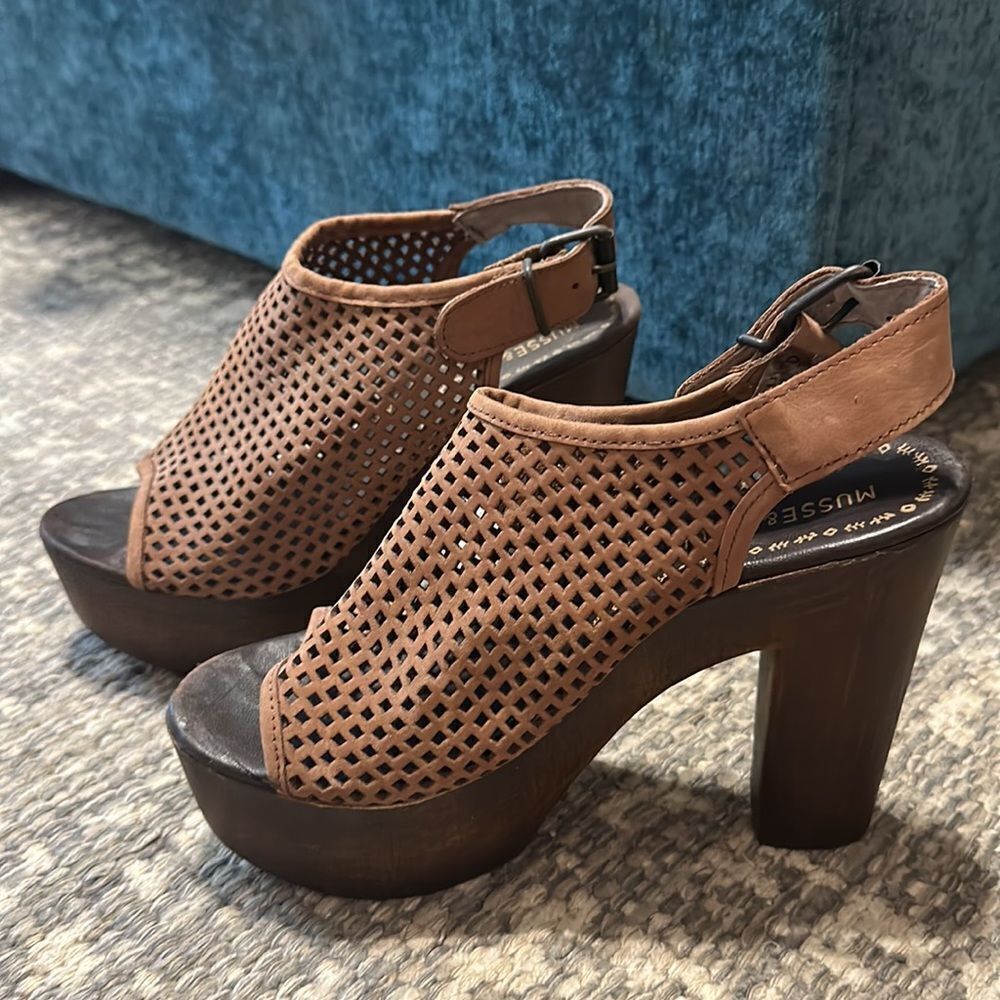 Musse & Cloud Leather Platform Sandals Sz. 40